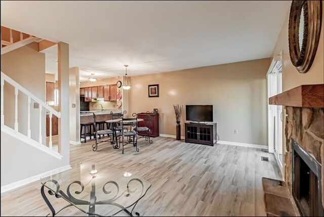 Foto del edificio - 903 Hawks Nest Dr