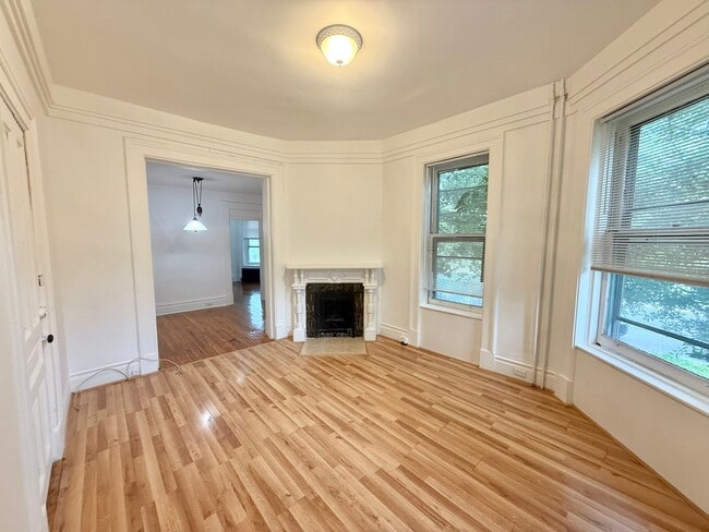 Building Photo - 143 2nd Ave