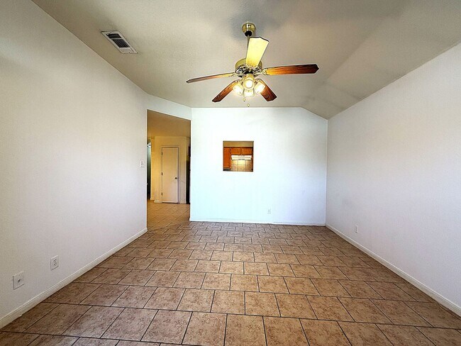 Building Photo - 1304 Cinch Dr