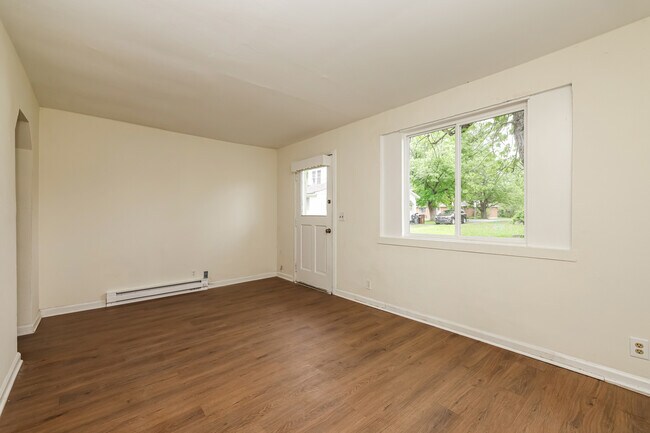 Foto del edificio - 132 Burgess Ave