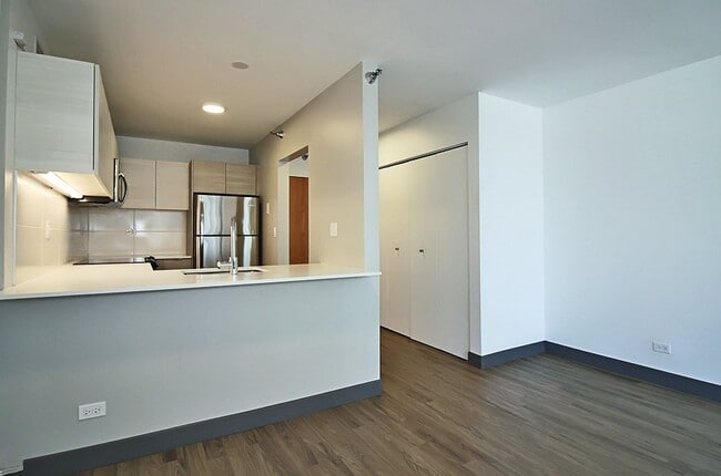 Building Photo - 417 E Ohio St