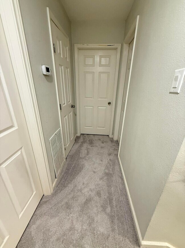 Foto del edificio - 1906 Savanna Ct N