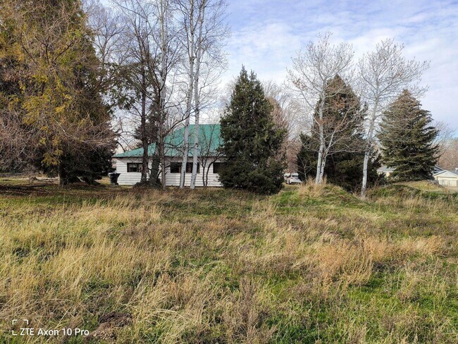 Foto del edificio - Historic Home On Large 1 Acre Property