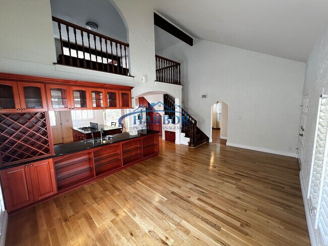 Foto del edificio - Beautiful 4-Bedroom Home with Canyon Views...