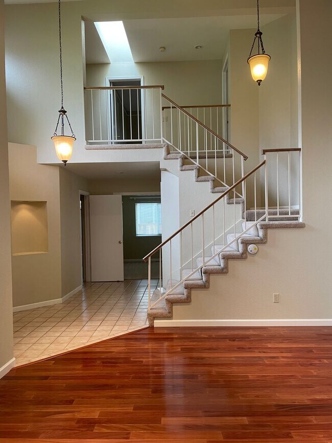 Foto del edificio - 4 bedroom 3 full bath Windsor Home!