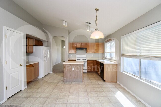 Foto del edificio - 3890 E Tremaine Ave