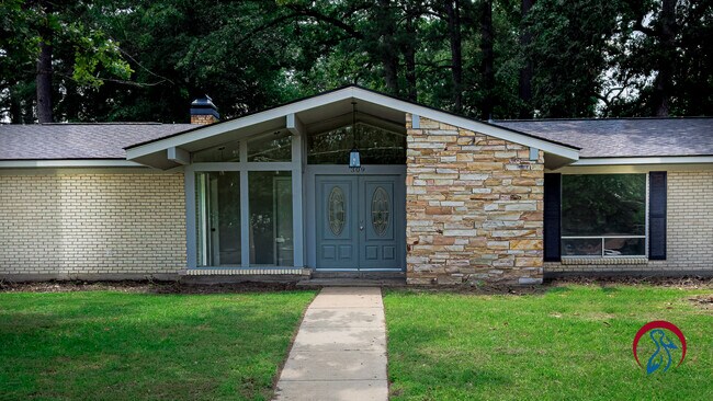 Building Photo - 309 Warren Dr