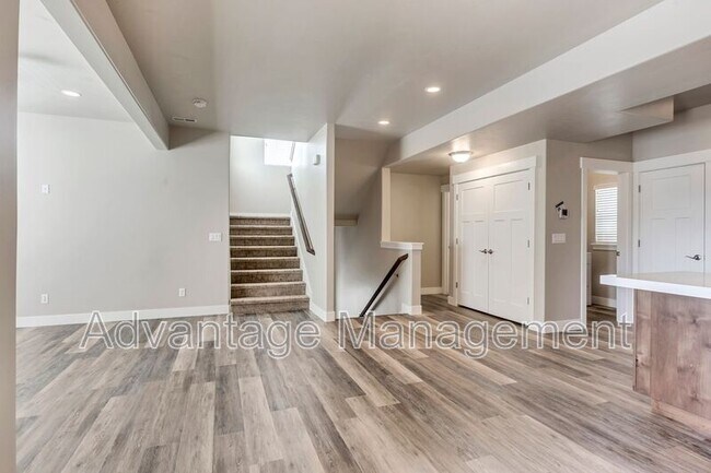 Building Photo - 859 S Aspen Summit Drive