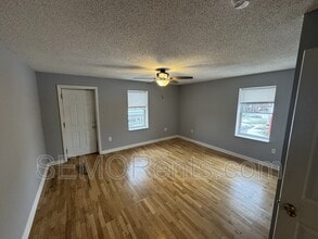 Building Photo - 502 N Hope St