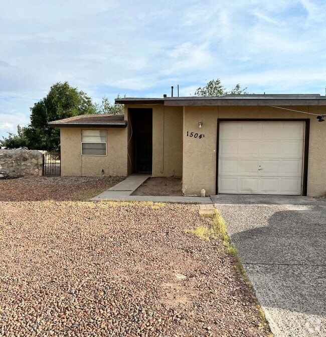 Building Photo - 1504 Monte Sanders Ln
