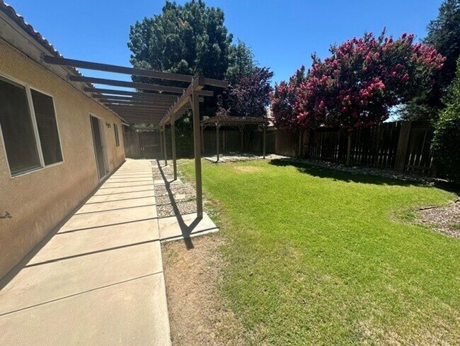 Foto del edificio - Nice four bed, two bath home in Northwest!!