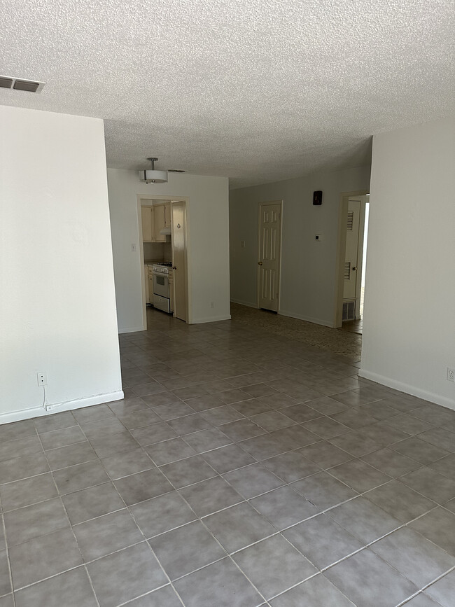 Foto del edificio - 2701 Sweeney Ln