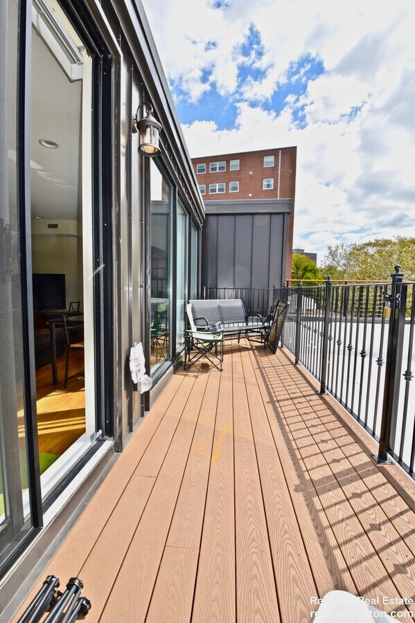 Foto del edificio - 1616 Beacon St