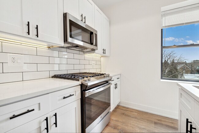 Foto del edificio - 2219 N Hamilton Ave