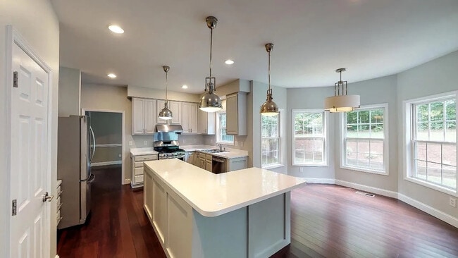 Foto del edificio - Room in House on New Parkside Dr