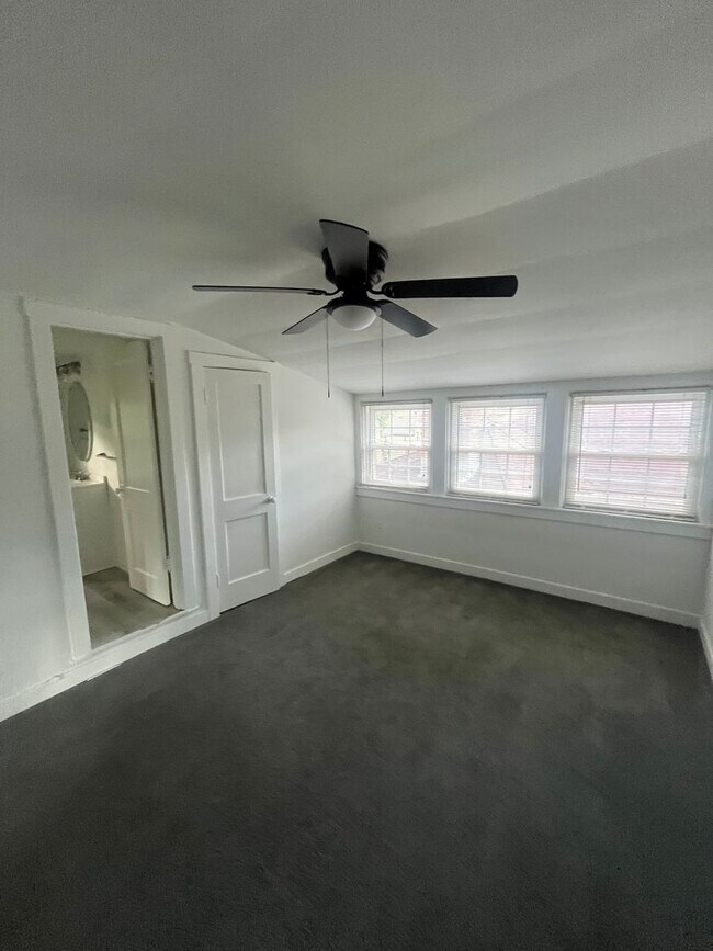 Foto del edificio - 1009 Everett Ave