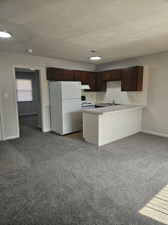 Building Photo - 409 Green Valley Dr