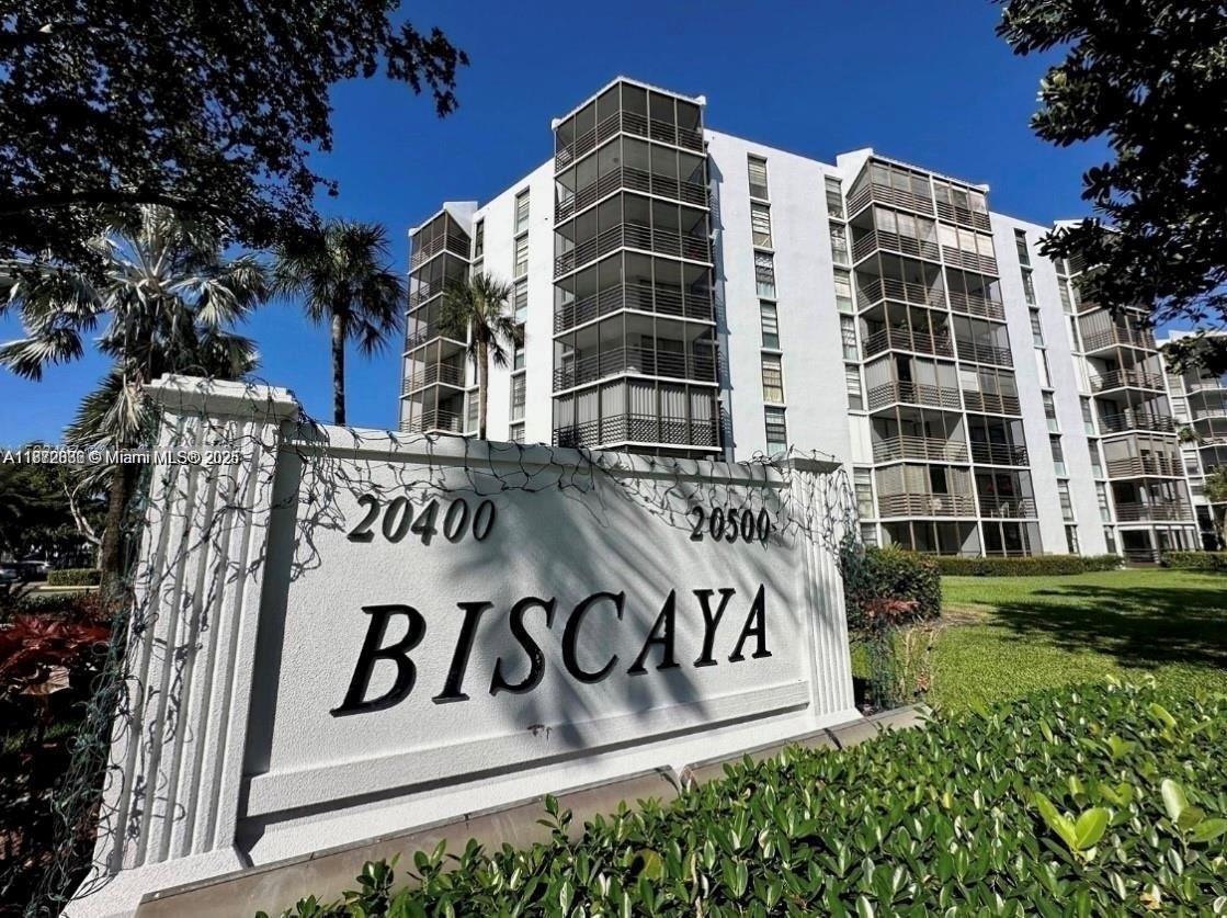 Primary Photo - 20400 W Country Club Dr