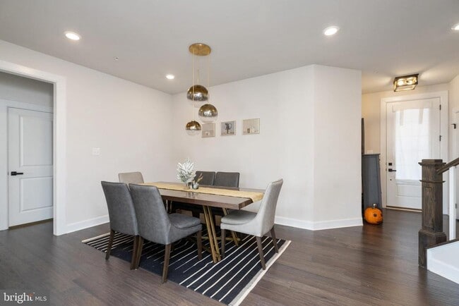 Building Photo - 700 Quarry Point Rd