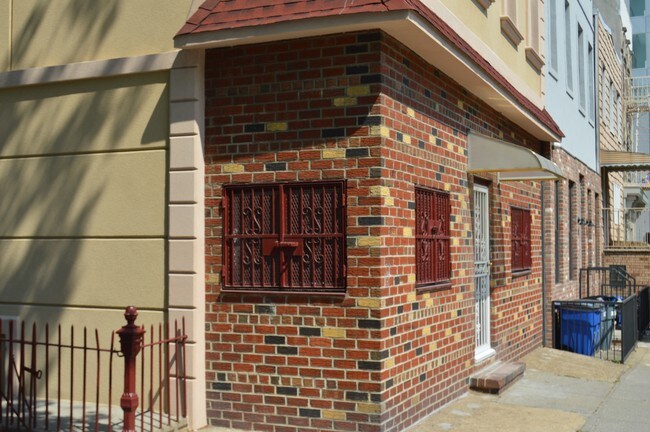 Foto del edificio - 375 Manhattan Ave