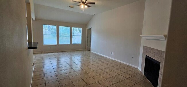 Building Photo - 25207 Clover Ranch Dr