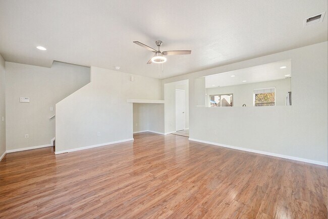 Foto del edificio - Lovely 4 Bed/2 Bath Home Available in Thornton