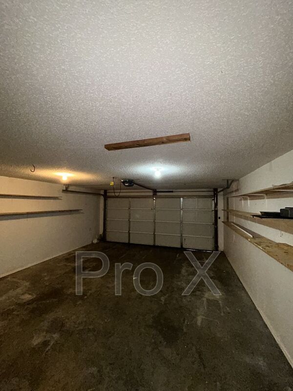 Building Photo - 3220 W Woodridge Dr