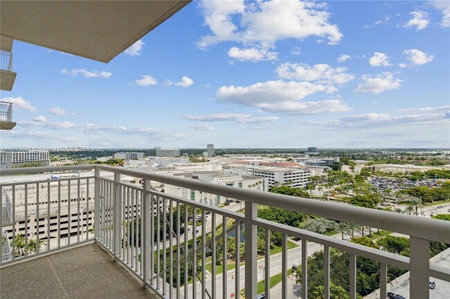Foto del edificio - 19501 W Country Club Dr