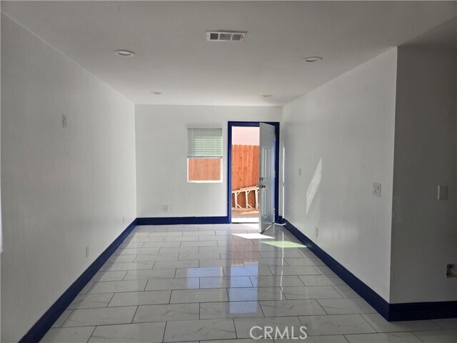 Foto del edificio - 16684 Forrest Ave