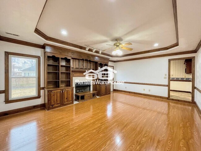 Building Photo - 352 Peace Haven Dr