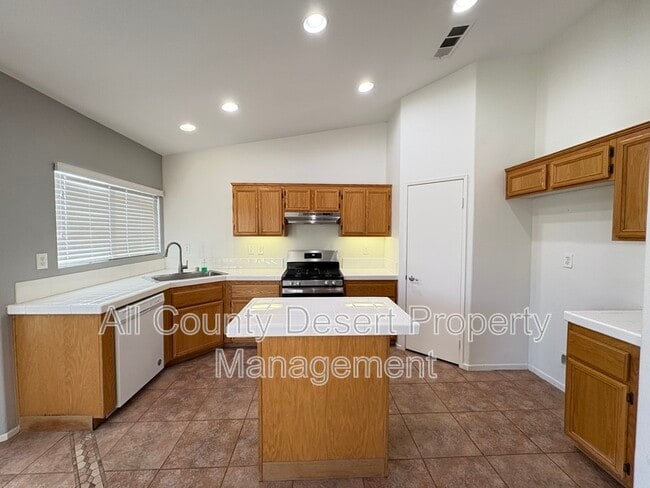 Building Photo - 83381 Greenbrier Dr