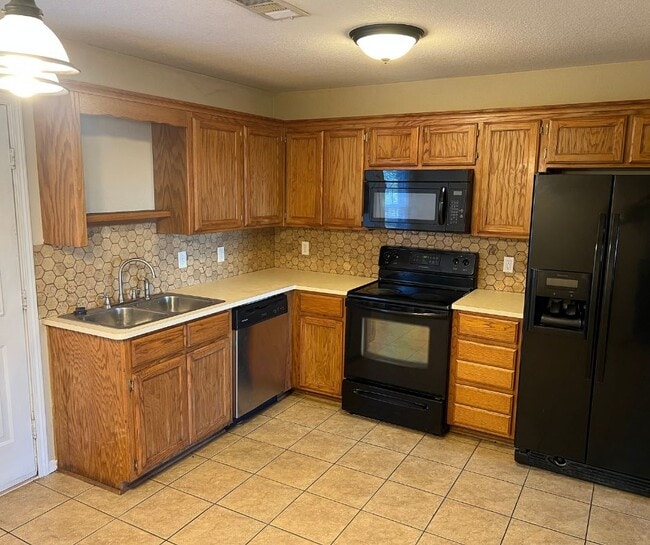 Building Photo - 2208 Kaylonni Ln