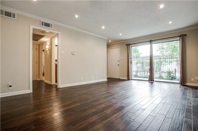 Building Photo - ***5325 Fleetwood Oaks Avenue #153***