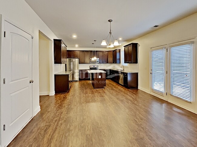 Building Photo - 413 Juniper Bluff