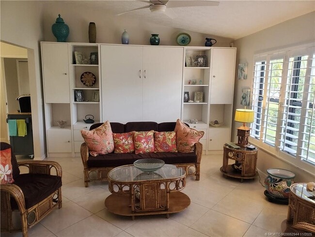 Building Photo - 590 NE Lima Vias