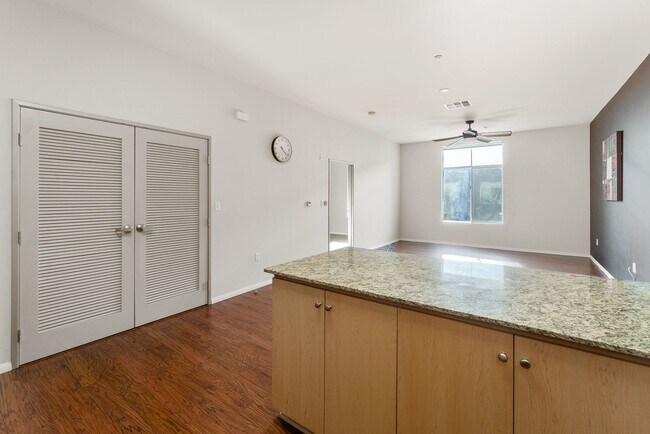 Building Photo - Spacious 2 Bedroom, 2 Bathroom Loft in Historic Downtown Anaheim
