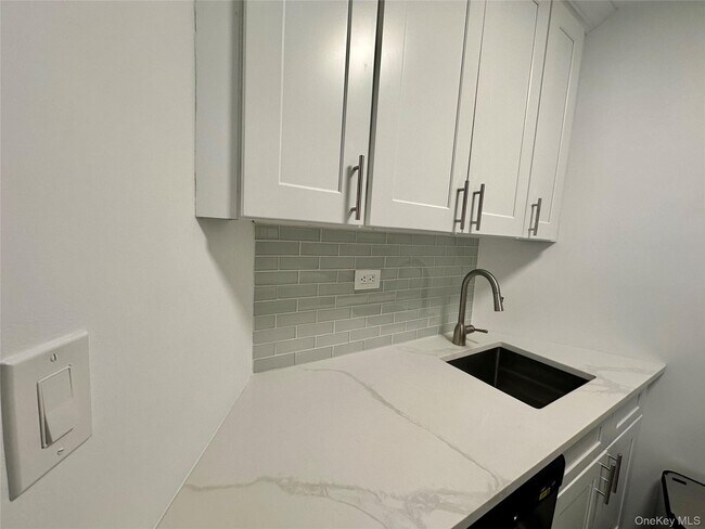 Foto del edificio - 2 Bay Club Dr