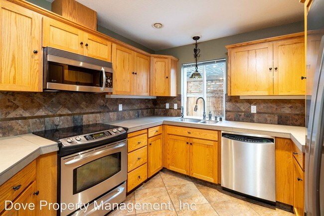 Building Photo - 3 br, 2.5 bath House - 14021 SE 35th Street