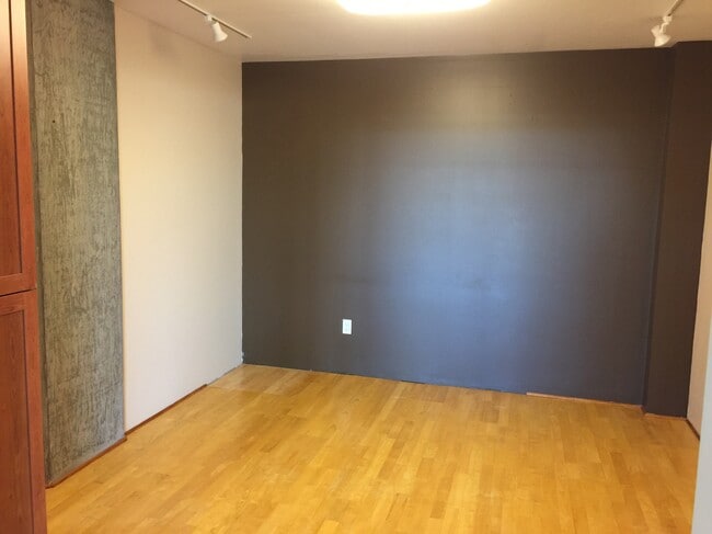 Building Photo - 411 NW Flanders St