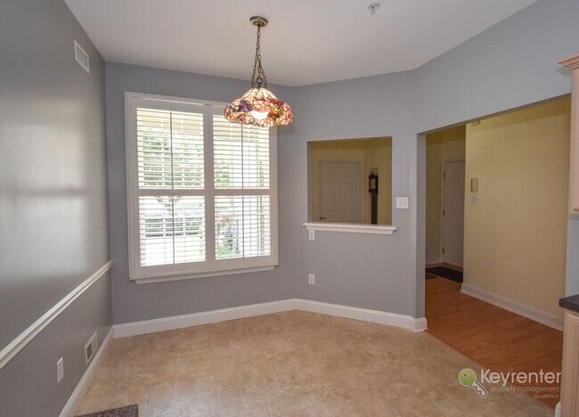 Foto del edificio - 1616 Saratoga Ct