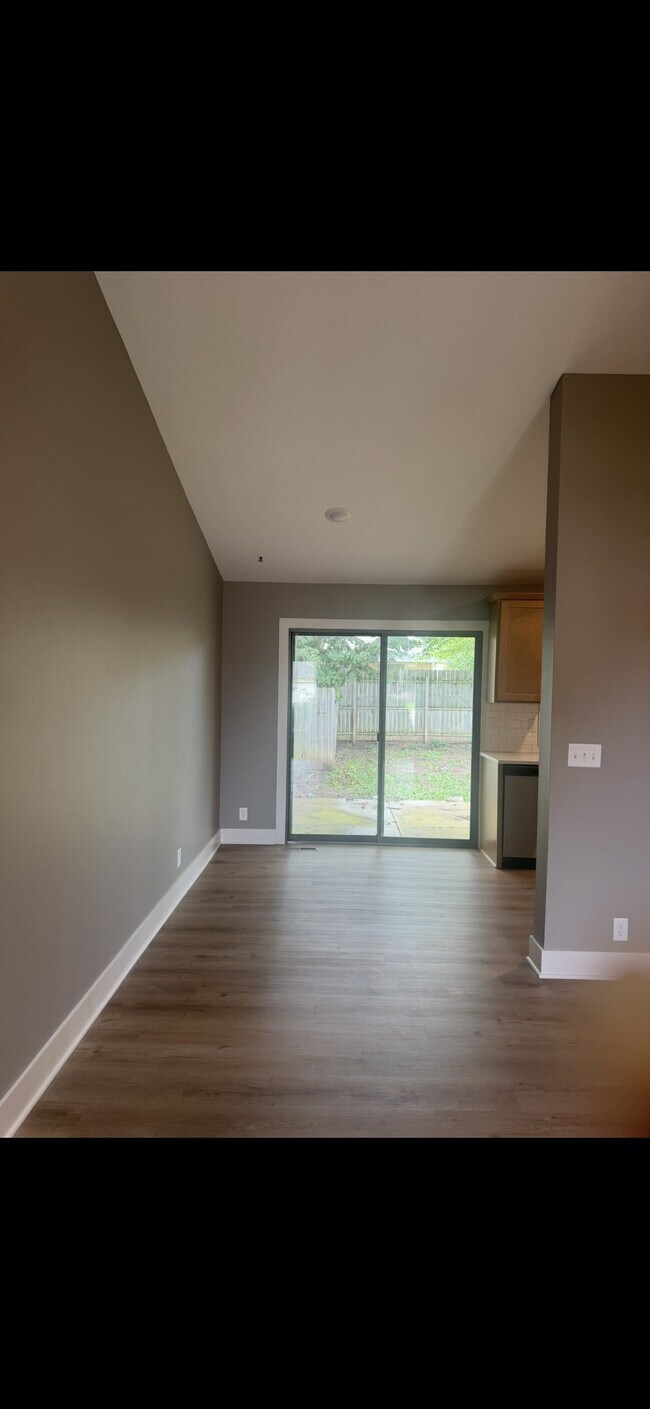 Foto del edificio - 213 S Lark Ln