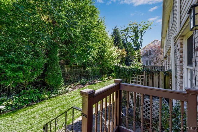 Foto del edificio - 666 W Ferry St