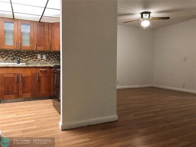 Building Photo - 20350 W Country Club Dr
