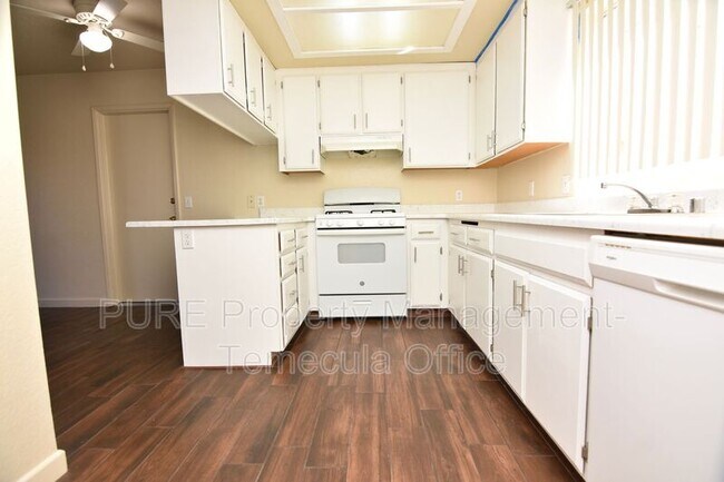 Building Photo - 28940 Calle Del Lago