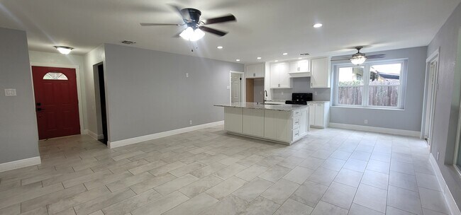 Building Photo - 10826 Green Brook Dr