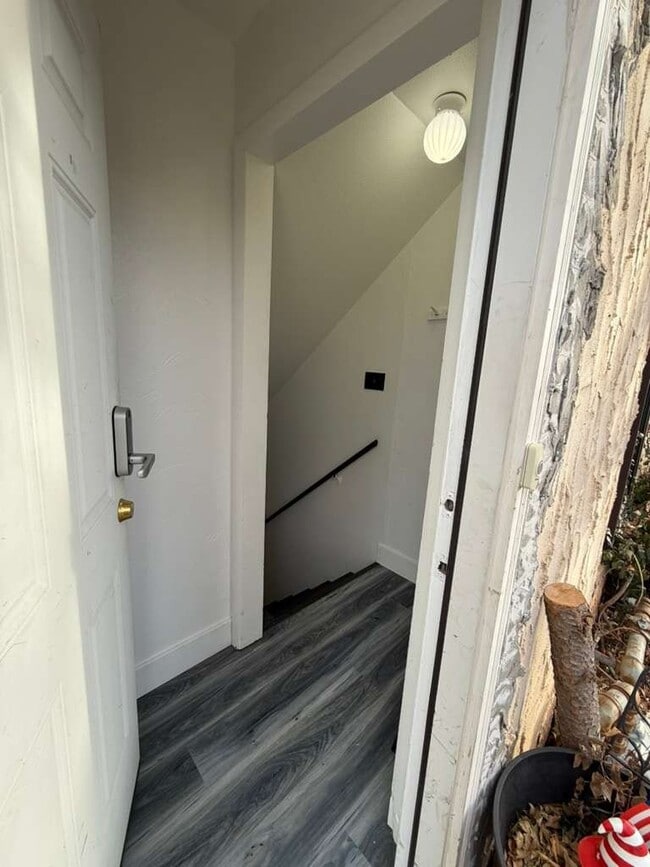 Foto del edificio - 706 E Stuart St