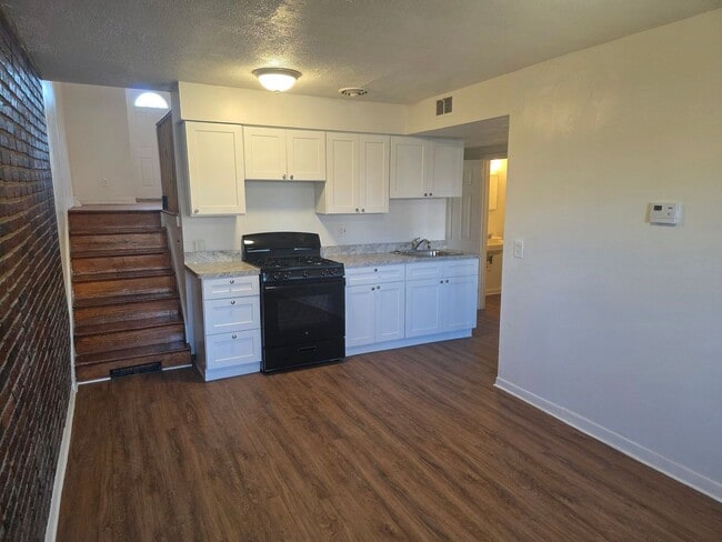 Building Photo - 1321 E 23rd St