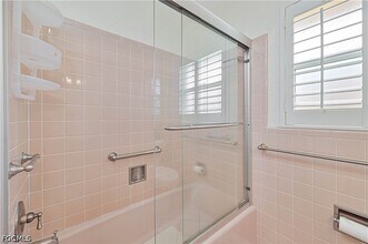 Building Photo - 4520 SE 9th Ave