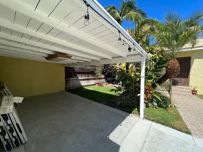 Building Photo - 8944 San Juan Ave