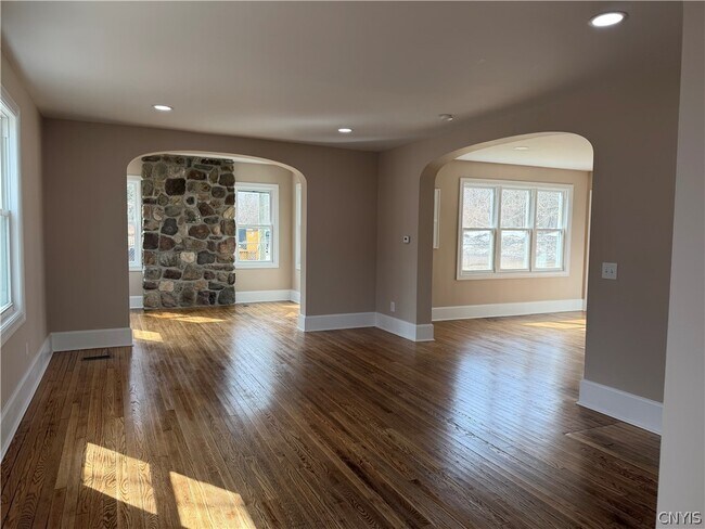 Foto del edificio - 156 Oswego St